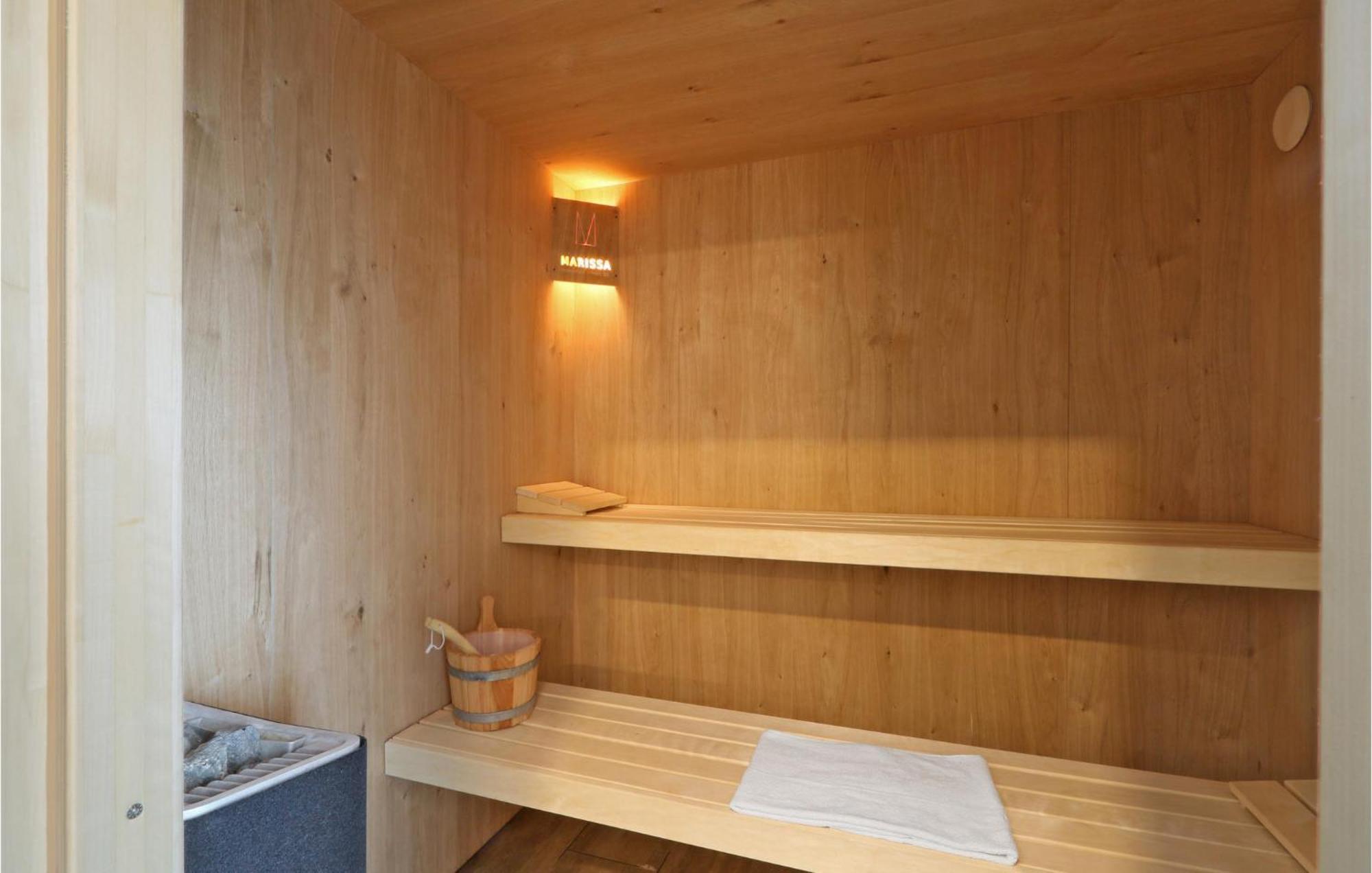 Cozy Home In Lembruch-Duemmer See With Sauna ภายนอก รูปภาพ